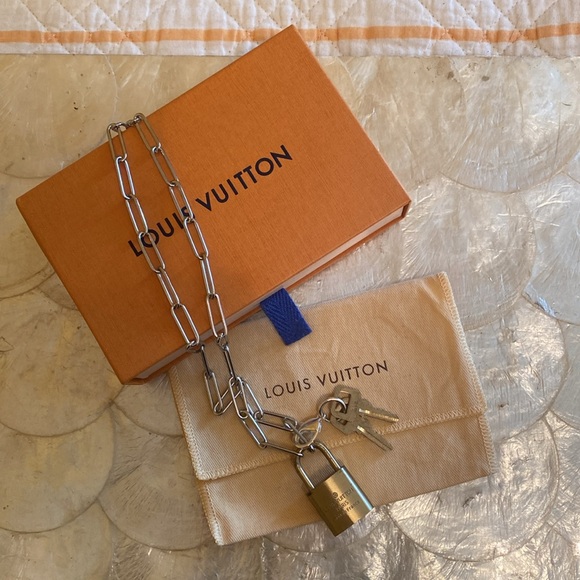 Louis Vuitton reimagined authentic padlock paper clipchain necklace - Picture 2 of 9